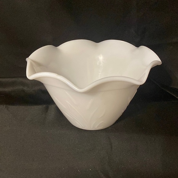 Hazel Atlas Platonite Milk Glass Embossed Wheat Ruffled Edge Bowl.​ - Picture 1 of 6